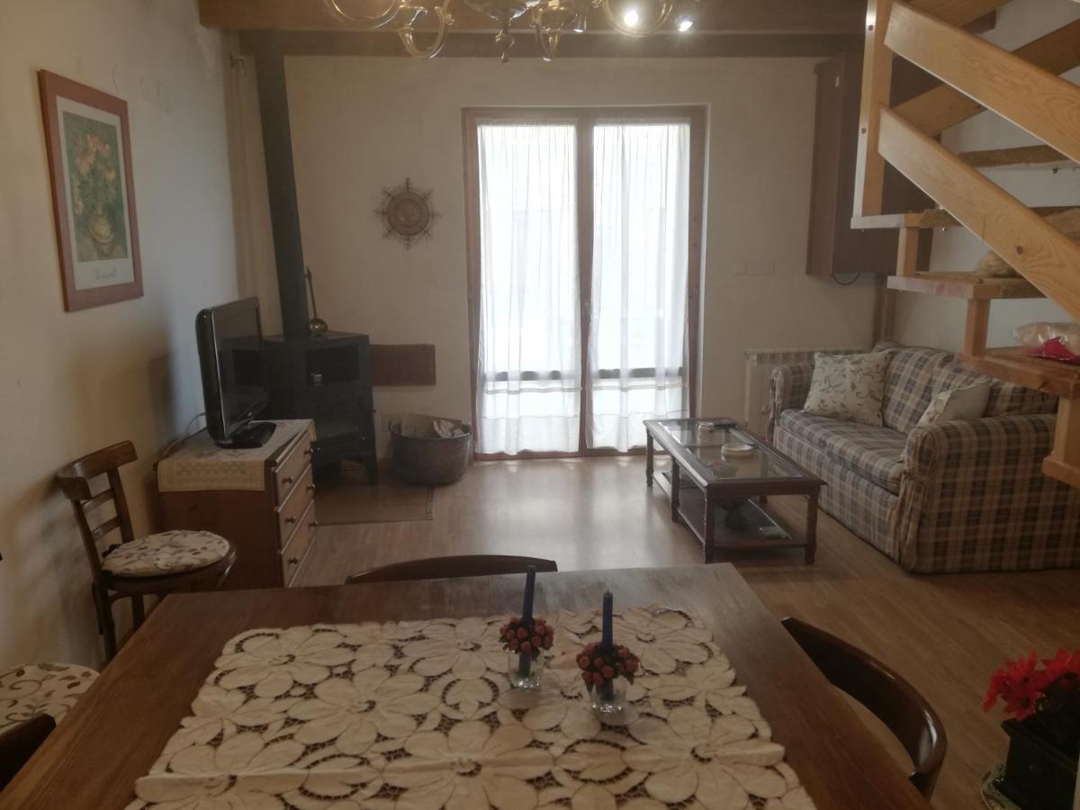 Villa Pequeno Adosado De Montana Con Terraza Villanova Exterior foto